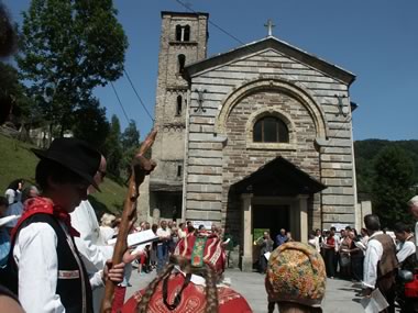 Davanti alla CHiesa di Coumboscuro